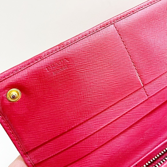 PRADA 🌟Saffiano Leather Wallet - Picture 14 of 16